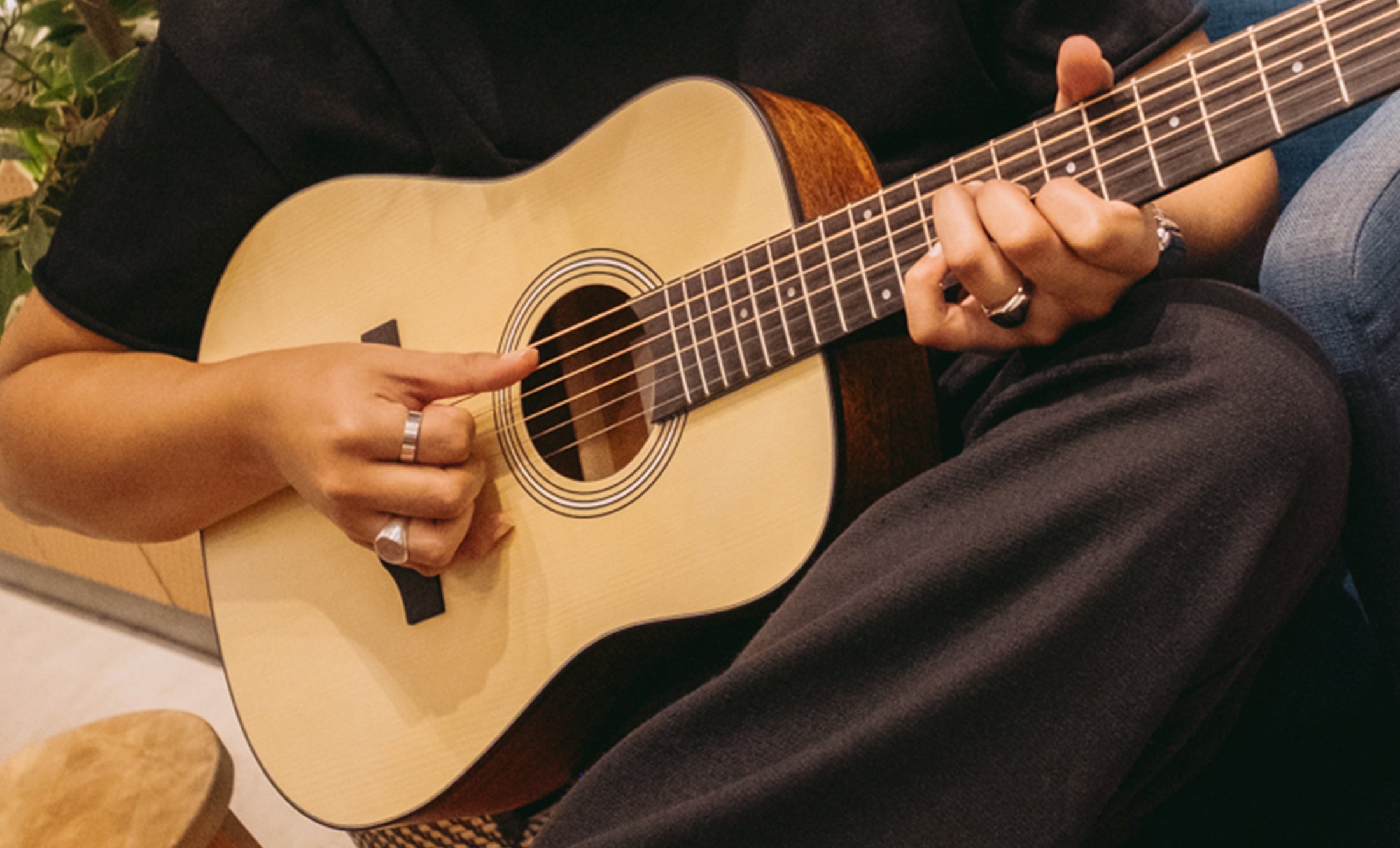 Acoustic Guitar Buying Guide | Swee Lee Vietnam